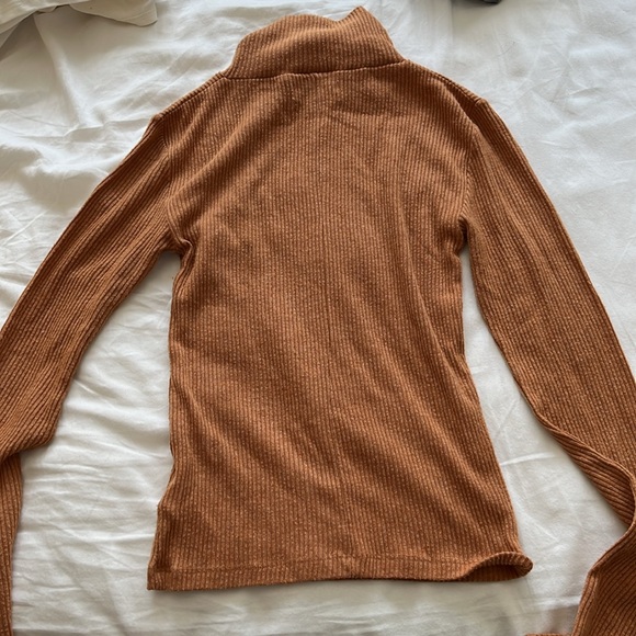 Urban Outfitters sweater - Picture 3 of 3